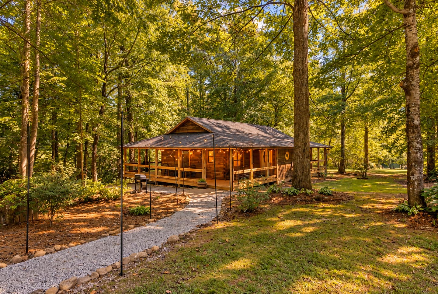 Bailey Creek Cabin tucked into the woods
